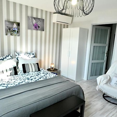 Les Nympheas 52 Panzió Orges Kültér fotó